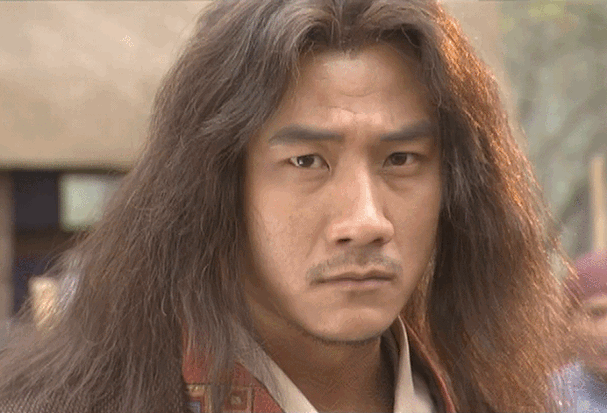 从胡军的个人形象来说,他确实非常适合演乔峰这个角色,把乔峰那种北方