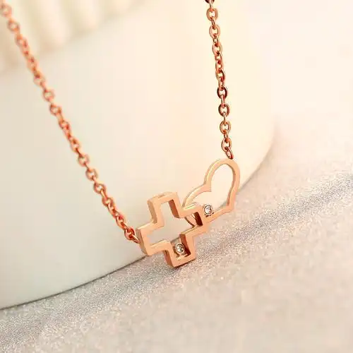 钛钢项链爱心十字架造型坠男款女款锁骨链首饰品送女朋友七夕情人节