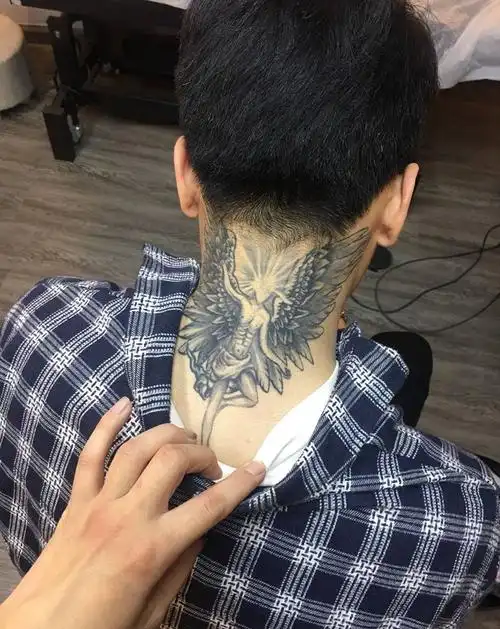 效果纹身图片tag标签:纹身师:星魂纹身店:颜刺青·神龙店过肩龙纹身