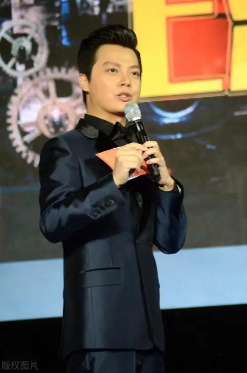 任鲁豫,是央视著名主持人,主持过《想挑战吗》,《全球中文音乐榜上榜