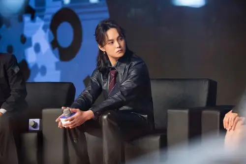 尹正长发出席某品牌活动 分享另类穿搭幽默满分