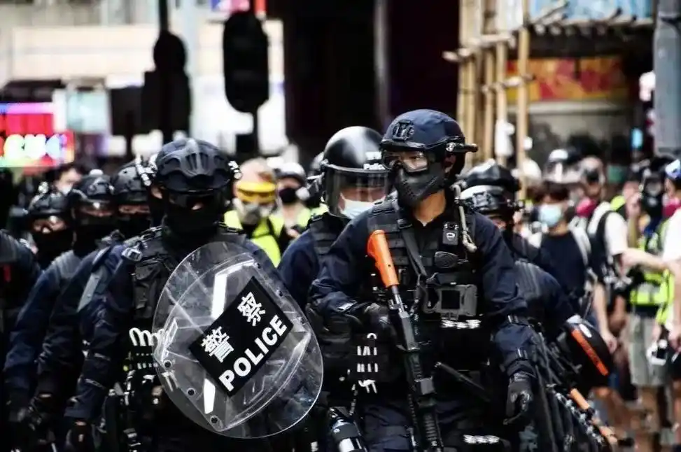 "忠诚勇毅——心系社会"#香港警察 #香港 #守城 #警民d - 抖音