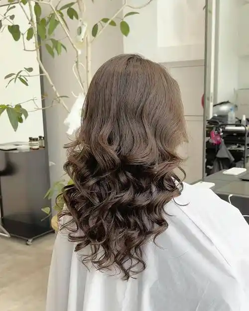 最美女发来袭:长发耳下大卷烫发,优雅时尚尽显气质