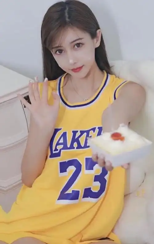 抖音美女网红安小兔一位非常漂亮的美女空姐目前所在地海南