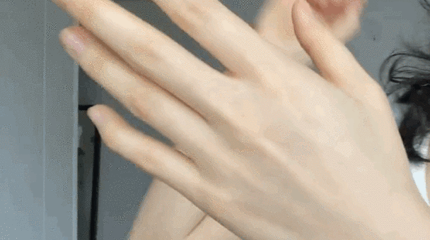 这些女明星的手比脸还好看,唐嫣堪称"手模",王鸥颜美手更撩人