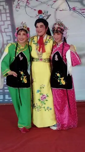 车何渡村第一期越剧表演班节目——越剧《龙凤锁》选段《借红灯》