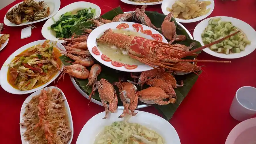 海鲜大餐,照旧是手机先吃哈