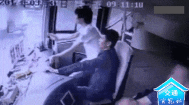 湖南丨司机好心造大孽货车载人的下场有多恐怖内有动图