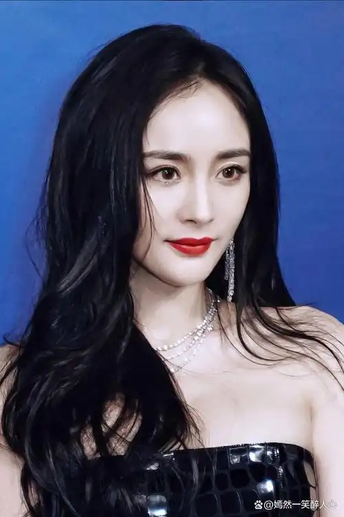 作为当前娱乐圈一线女演员的杨幂,不仅演技好,而且长相漂亮,特别的有