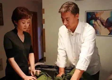 《同龄人》是山东影视中心及北京电视台联合出品的年代情感剧,由 a