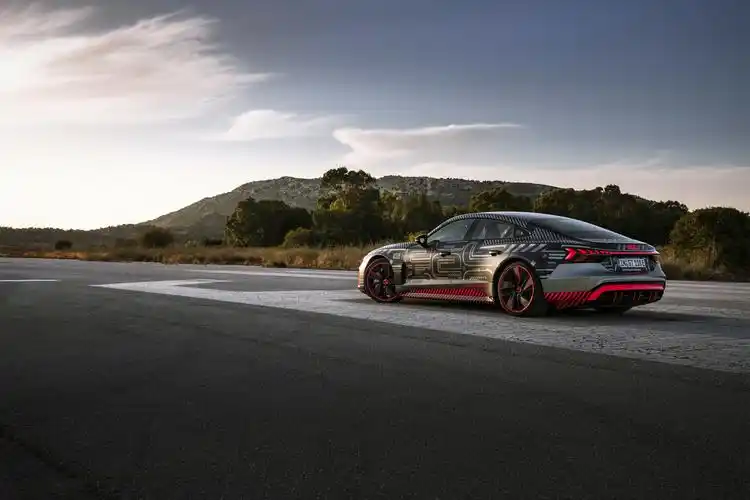 动力表现惊人奥迪rsetrongt首发亮相