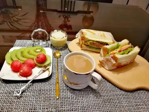 洪茹给张立鸿做的早餐,颜色搭配漂亮, 一看就有食欲,自己厨艺真实做品