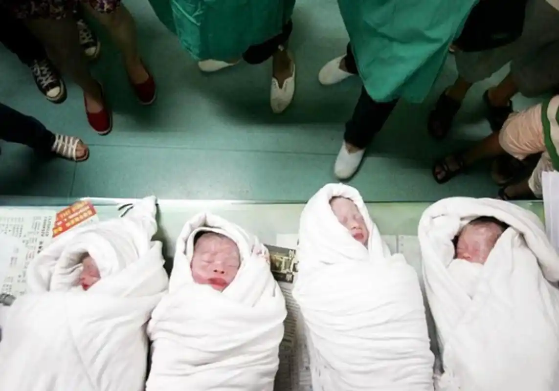 怀"多胞胎"是啥感觉?孕妈分析真实体验:步履维艰,疼痛加身_手机搜狐网