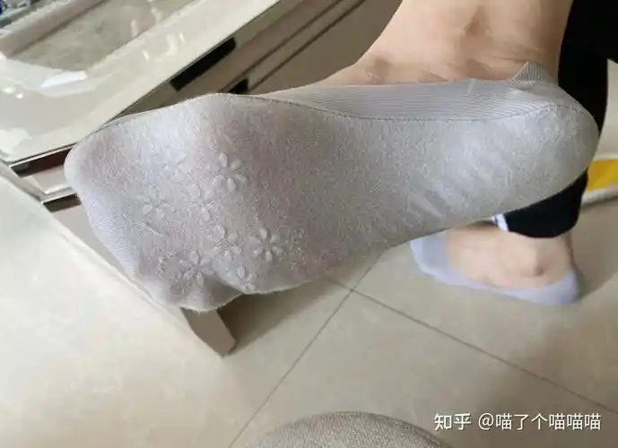 女孩子夏天穿袜子容易流汗酸臭味怎么办? - 知乎