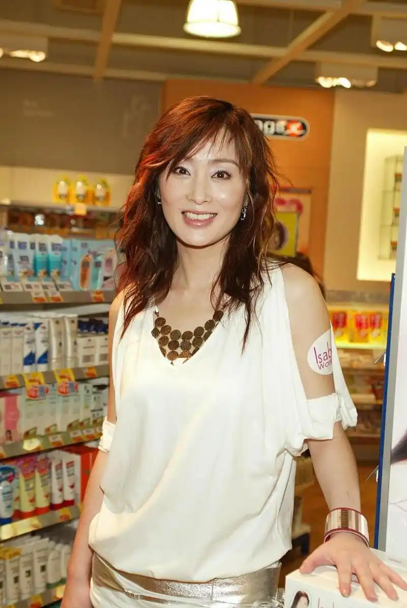 90年代的香港影坛曾掀起一阵风潮,而在其中一位女星张敏,以她在《赌圣