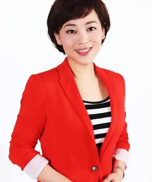 回顾劳春燕:和丈夫分居15年,孕期仍坚持上班,风光背后有心酸