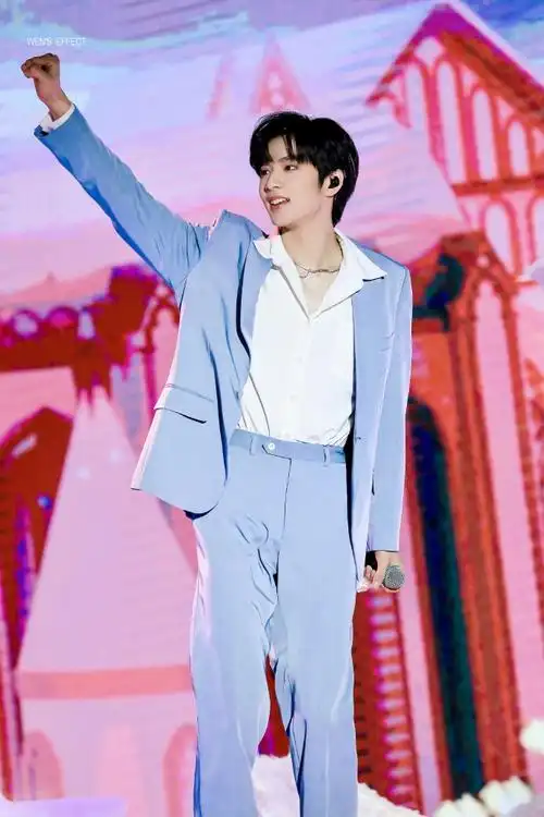 屋檐的雨兜兜转转还是喜欢蓝色汽水的你@时代少年团-刘耀文#时代少年