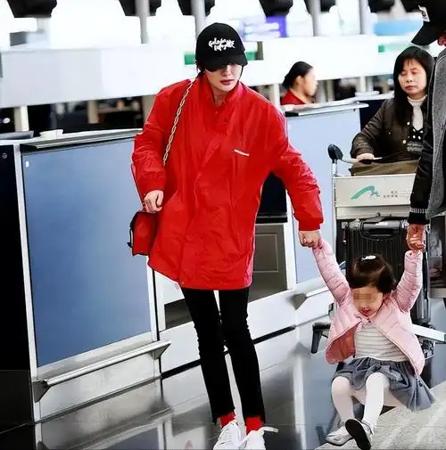 杨幂六一儿童节不忘为10岁女儿送生日祝福,喊小糯米"我闺女"好亲昵