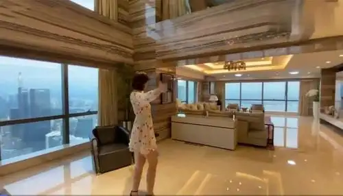 深圳美女老板豪宅曝光,高层复式玄关长达10米,明星豪宅也比不过