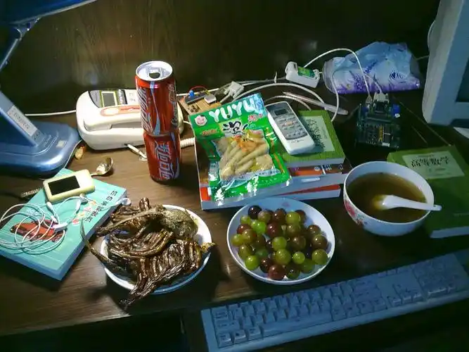 发张我吃的宵夜 白天在家里午餐晚餐都没什么胃口,到了