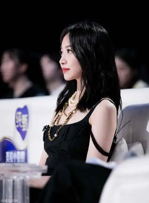 还是在韩国做练习生的那十年,我想,一定都会是宋茜人生中一笔宝贵的