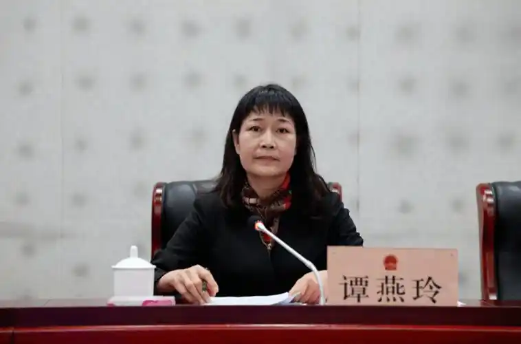 崇左市四届人大常委会第三十二次会议召开