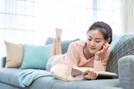 在家躺着图片-在家躺着素材-在家躺着插画-摄图新视界