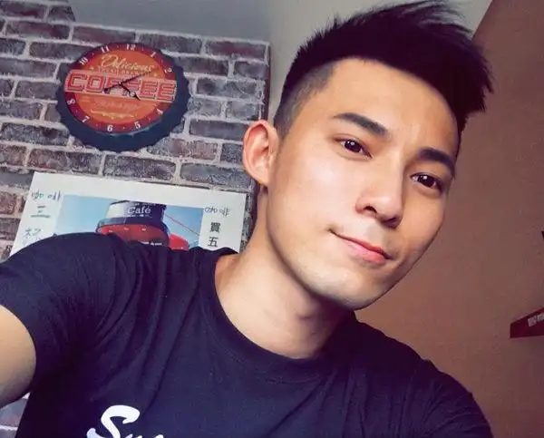 清瘦帅哥真实帅哥图片 黑色短发帅哥照片(2)