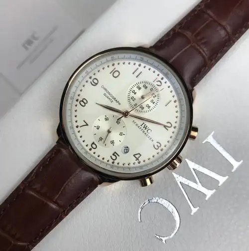 万国iwc葡萄牙系列咖色石英计时手表表盘直径4