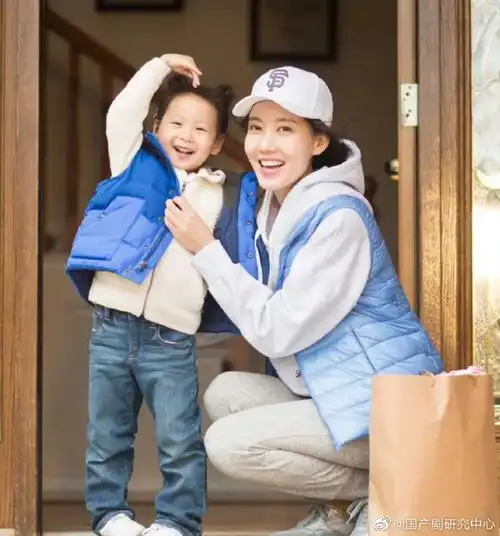 关于高露到底叫什么,网友:和张译一边吃饭一边笑的那女的,林小娘,文蔷