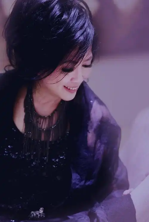 吴青峰,周深,毛不易都翻唱过齐豫的歌,青峰更是在《歌手》上表白齐豫n