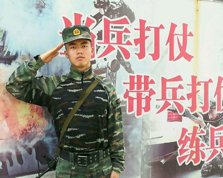 退伍近一年的他们,仍坚持按照部队的标准来作息:早上6点半起床,将被子