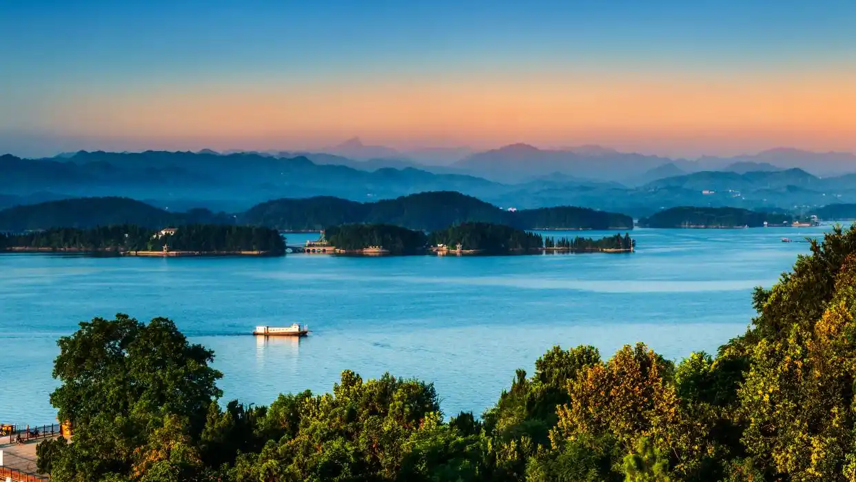 百里画廊山水图 人间仙境万佛湖