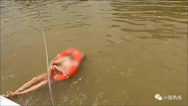 佛山男子野泳溺水结果被防溺水队员救起来自己成了活例子