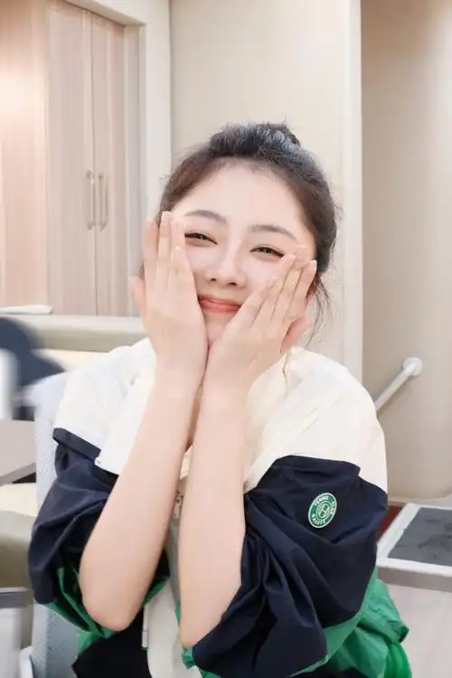 丸子头和炸毛狮一键切换,小贴加送一组两小姐@谭松韵seven无缪版