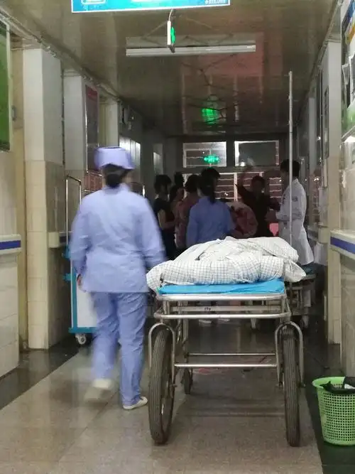 宾川县人民医院急诊科的夜晚