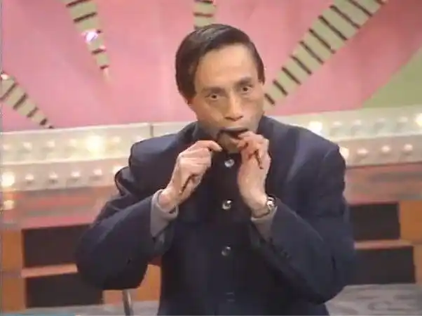 首届春晚为了让王景愚演吃鸡马季姜昆使用了相声手段