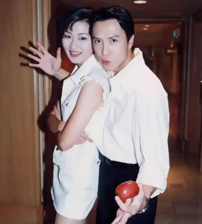 1994年,梁静慈和甄子丹离婚后没多久,发现自己怀孕了.