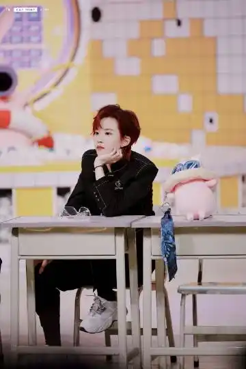 a 微关系 她的关注(260) 一只滚鹅 熬夜旅馆 卖酱肘子的姚师傅 唐夕南