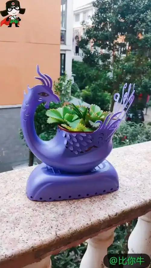 洗衣液瓶千万别扔改造一下做个凤凰花盆