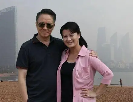 58岁李幼斌45岁妻子史兰芽近照