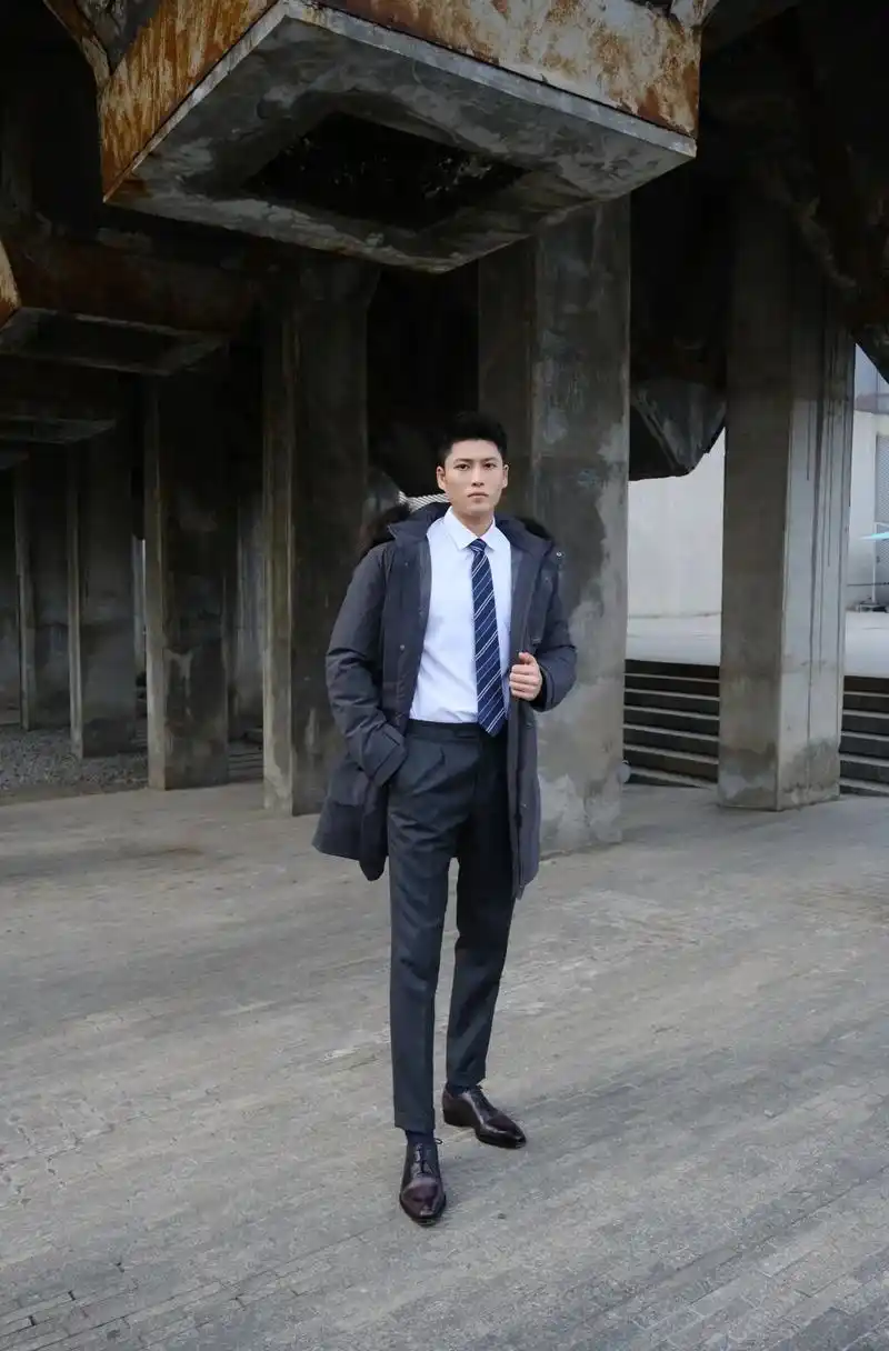 30岁的男人,就不要穿的像个小孩子.天冷啦,你们这些大宝贝们 - 抖音