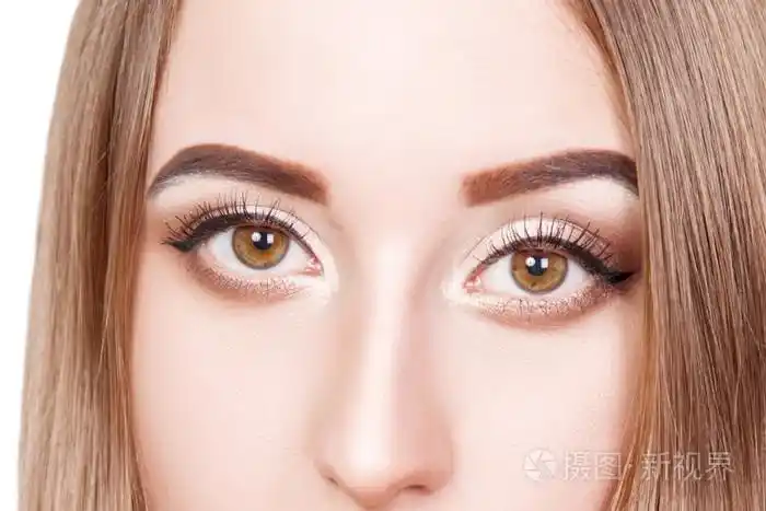 美丽的五官,化妆, 发型, 专业化妆,美丽的眼睛,美丽的双唇, 头发