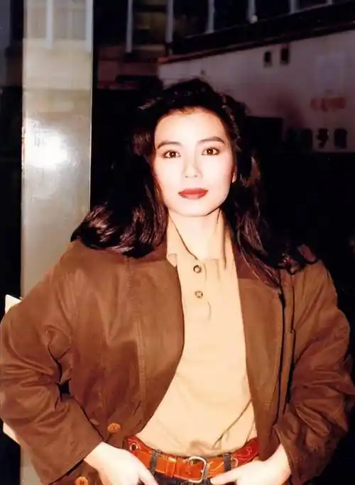 2007年,朱家鼎因病去世,只留下钟楚红一人独自悲伤.