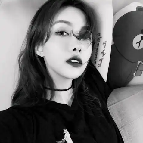 高冷霸气黑色系女生头像甜的很正经人间理想少女