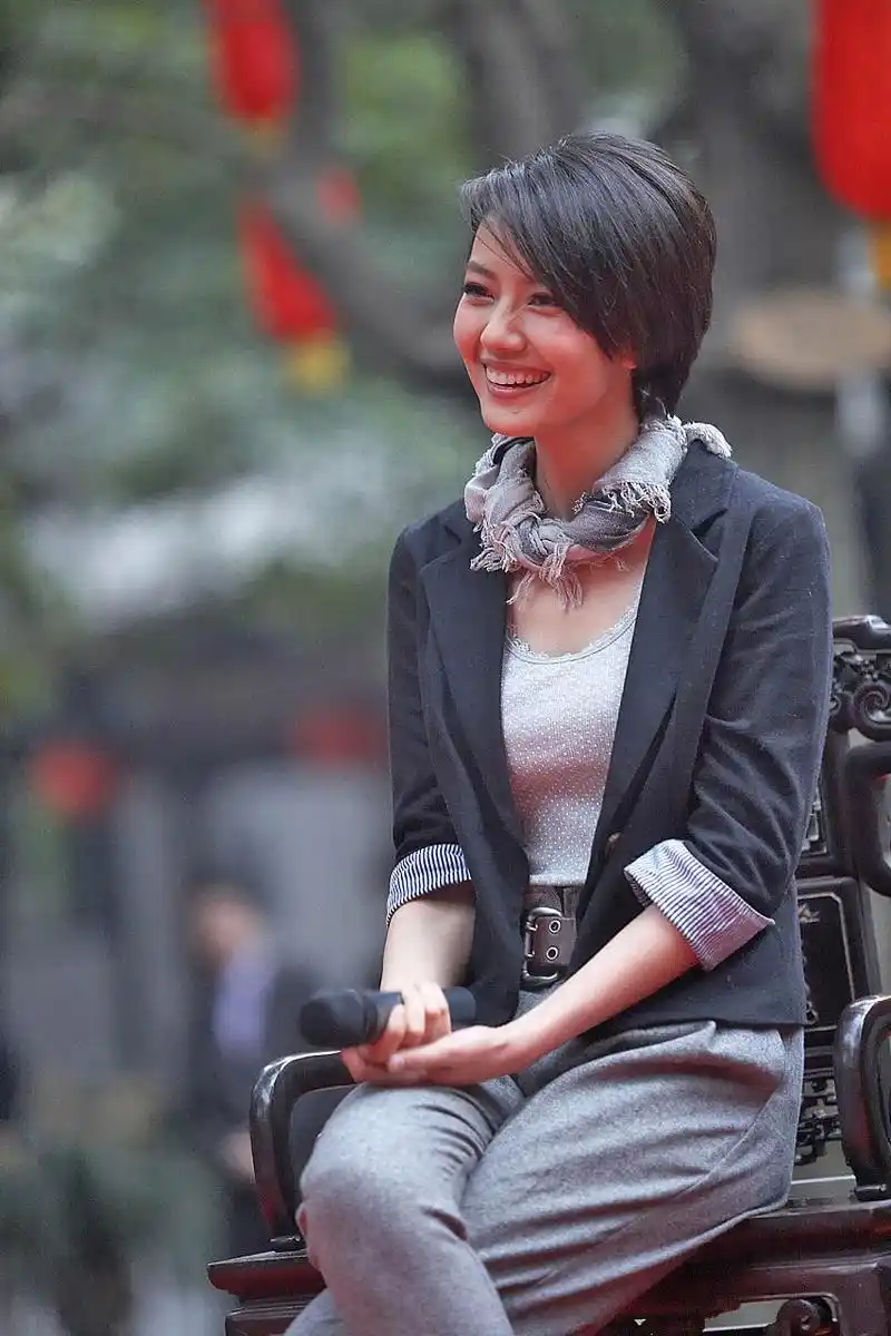 2009年,赵又廷与张钧甯因《痞子英雄》结缘,一段深厚的感情在戏外悄然