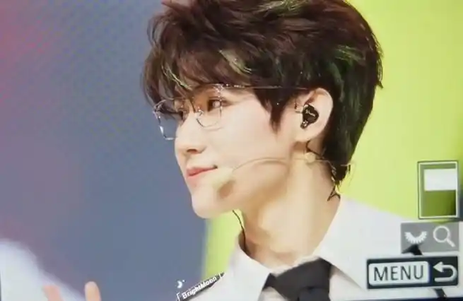 张真源奔跑吧##时代少年团今天换妆造了