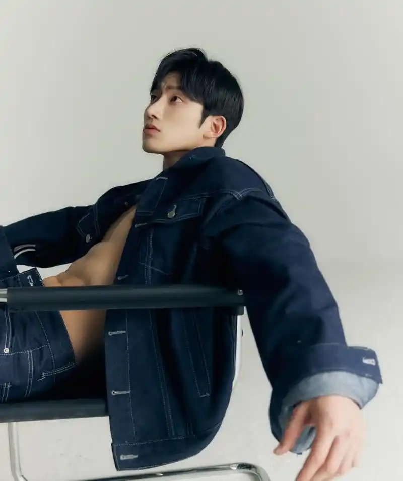 每一个爱秀身材的肌肉男,都不是靠天赋. 成功的背后一定有汗水.