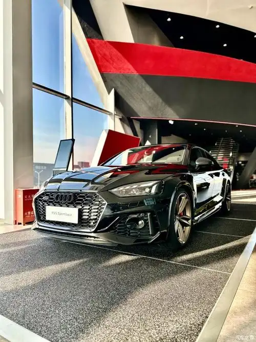 天生速颜的rs5sportback你喜欢吗奥迪rs5