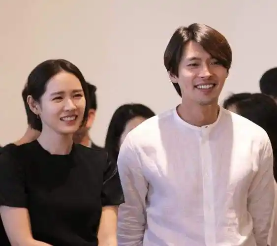 玄彬婚礼疑邀请了宋仲基(宋仲基突然现身玄彬婚礼现场两人与宋慧乔有